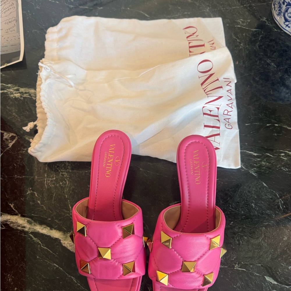 Valentino Pink Quilted heels - Picture 3 of 7